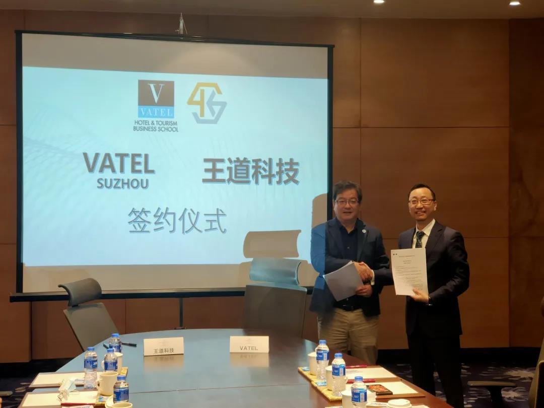 1618380846341311.jpg 簽約1.jpg